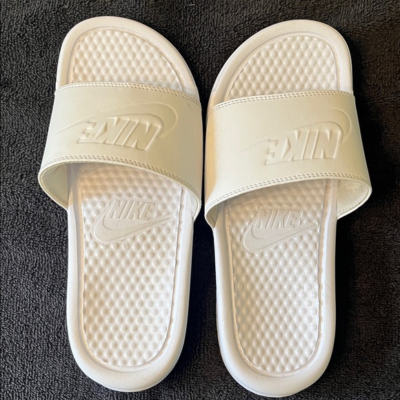 Nike White Slide Sandals size 7 - Picture 4 of 4